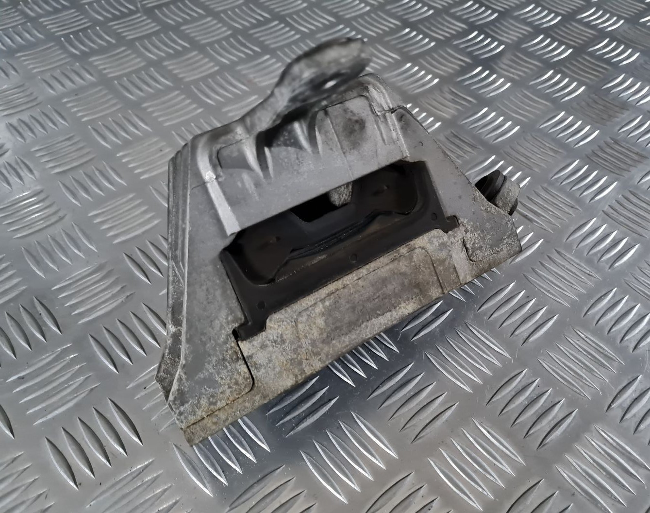 Dzinēja spilvens priekš OPEL INSIGNIA 2016 3 Dzinēja spilvens priekš OPEL INSIGNIA 2016