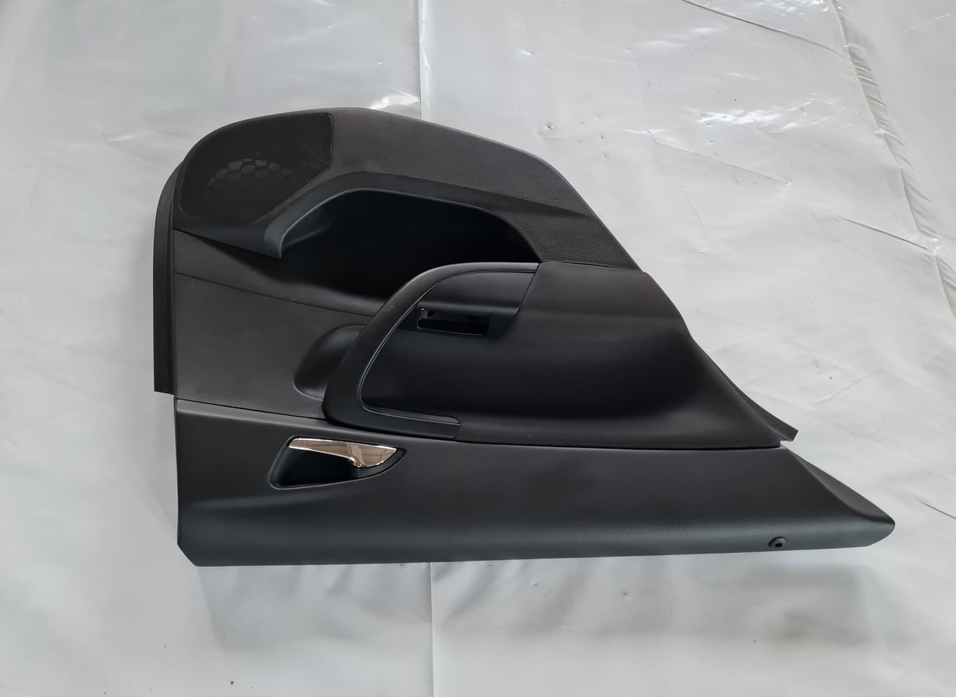 Aizmugurējo kreiso durvju apdare priekš OPEL INSIGNIA 2016 5 Aizmugurējo kreiso durvju apdare priekš OPEL INSIGNIA 2016