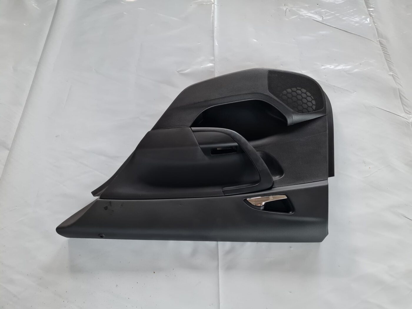 Aizmugurējo labo durvju apdare priekš OPEL INSIGNIA 2016 2 Aizmugurējo labo durvju apdare priekš OPEL INSIGNIA 2016