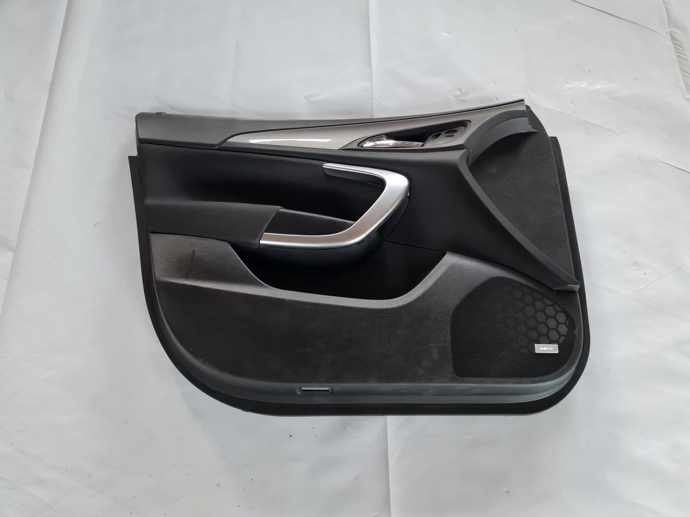 Priekšējo kreiso durvju apdare priekš OPEL INSIGNIA 2016 1 Priekšējo kreiso durvju apdare priekš OPEL INSIGNIA 2016