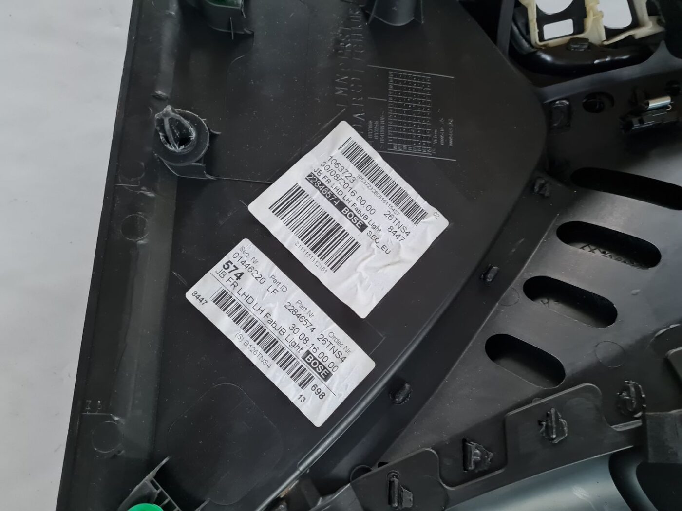 Priekšējo kreiso durvju apdare priekš OPEL INSIGNIA 2016 3 Priekšējo kreiso durvju apdare priekš OPEL INSIGNIA 2016