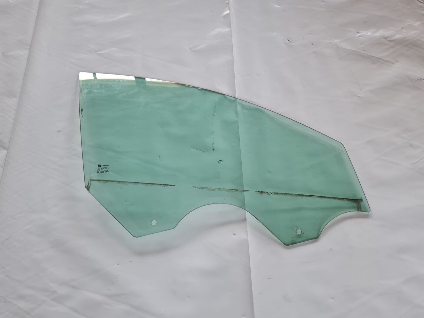 Priekšējo labo durvju stikls priekš OPEL INSIGNIA 2016 1 Priekšējo labo durvju stikls priekš OPEL INSIGNIA 2016