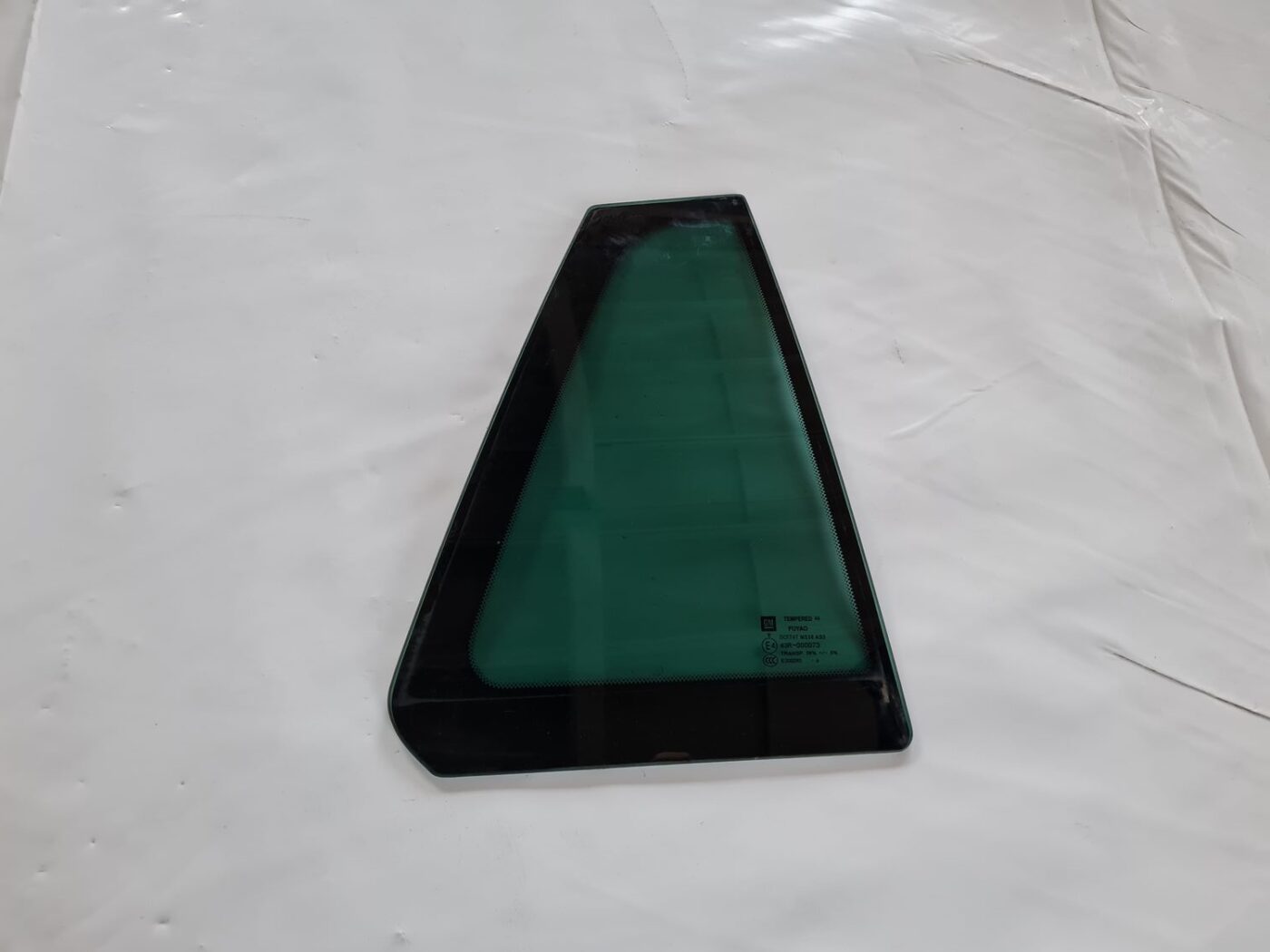 Labo durvju stūra stikls priekš OPEL INSIGNIA 2016 1 Labo durvju stūra stikls priekš OPEL INSIGNIA 2016