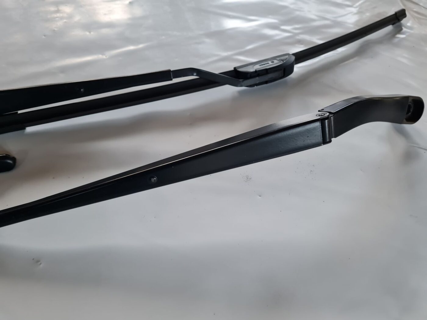 Vējstikla slotu turētāju komplekts priekš OPEL INSIGNIA 2016 3 Vējstikla slotu turētāju komplekts priekš OPEL INSIGNIA 2016