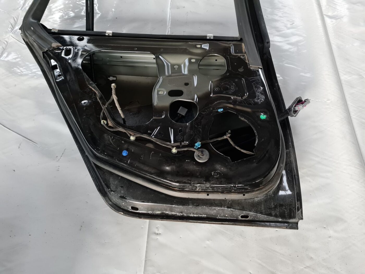 Aizmugurējās kreisās durvis priekš OPEL INSIGNIA 2016 4 Aizmugurējās kreisās durvis priekš OPEL INSIGNIA 2016