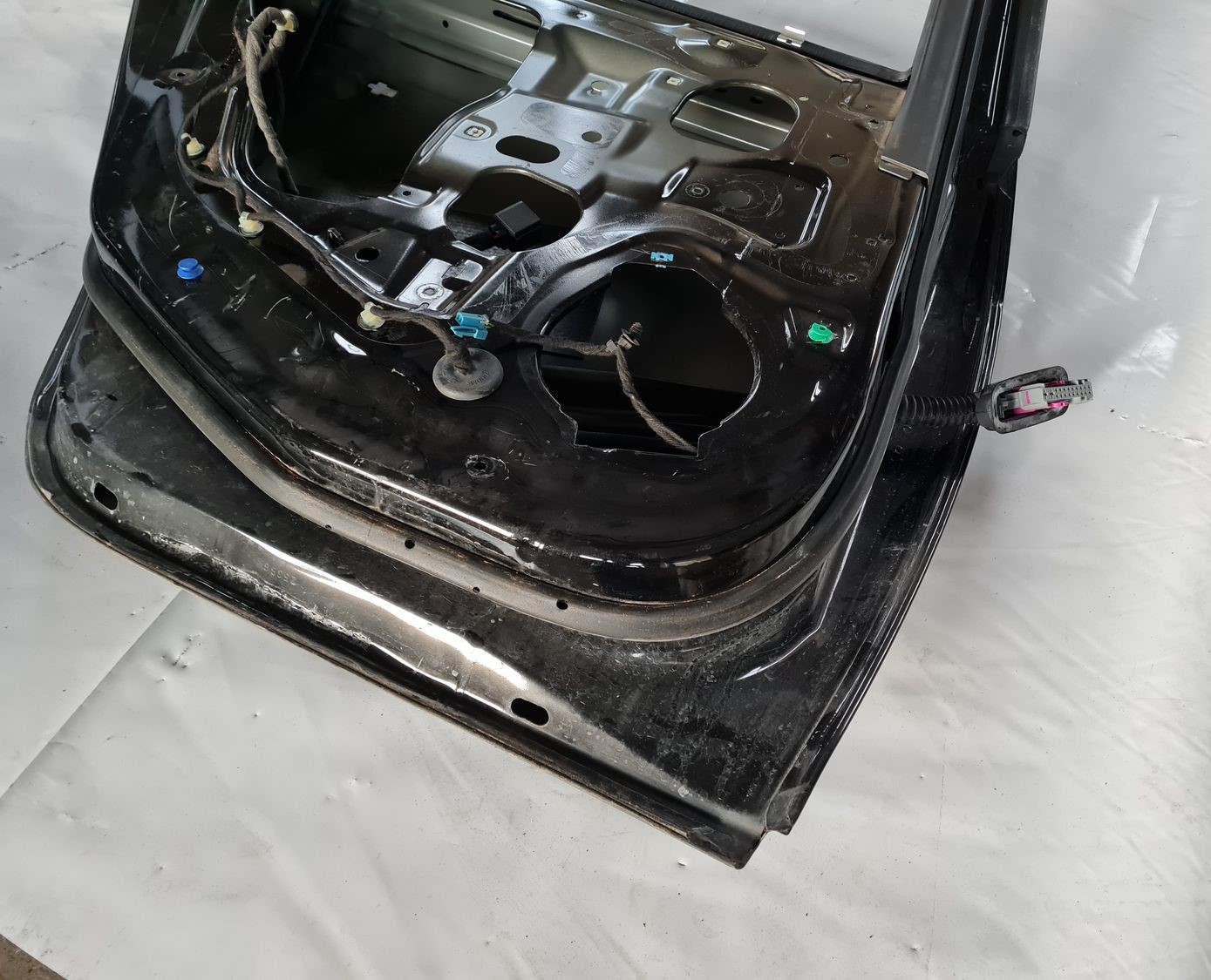 Aizmugurējās kreisās durvis priekš OPEL INSIGNIA 2016 3 Aizmugurējās kreisās durvis priekš OPEL INSIGNIA 2016