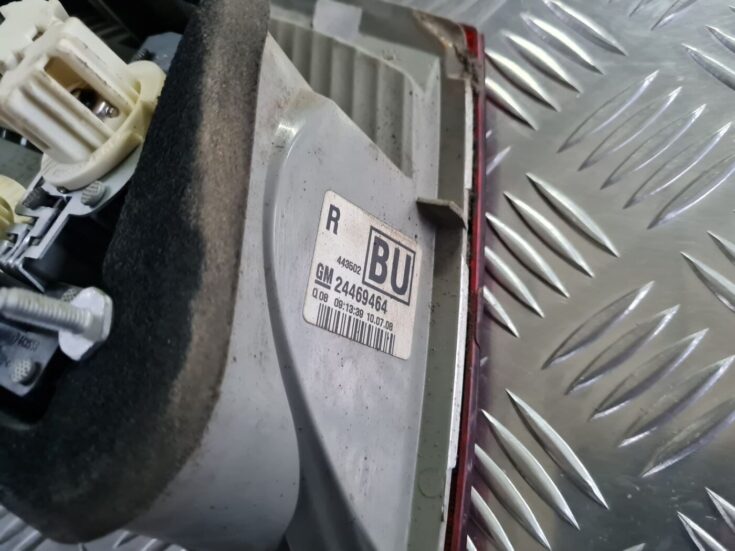Bagāžnieka vāka kreisais lukturis priekš OPEL VECTRA C 2008
