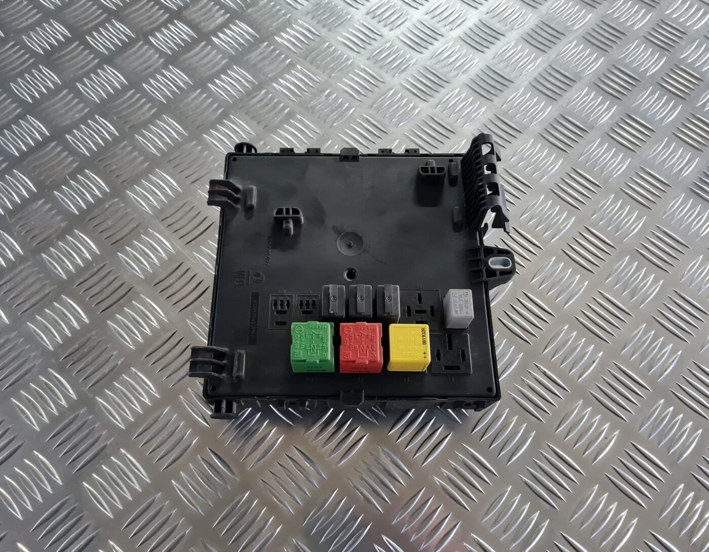 Drošinātāju bloks priekš OPEL VECTRA C 2008 3 Drošinātāju bloks priekš OPEL VECTRA C 2008