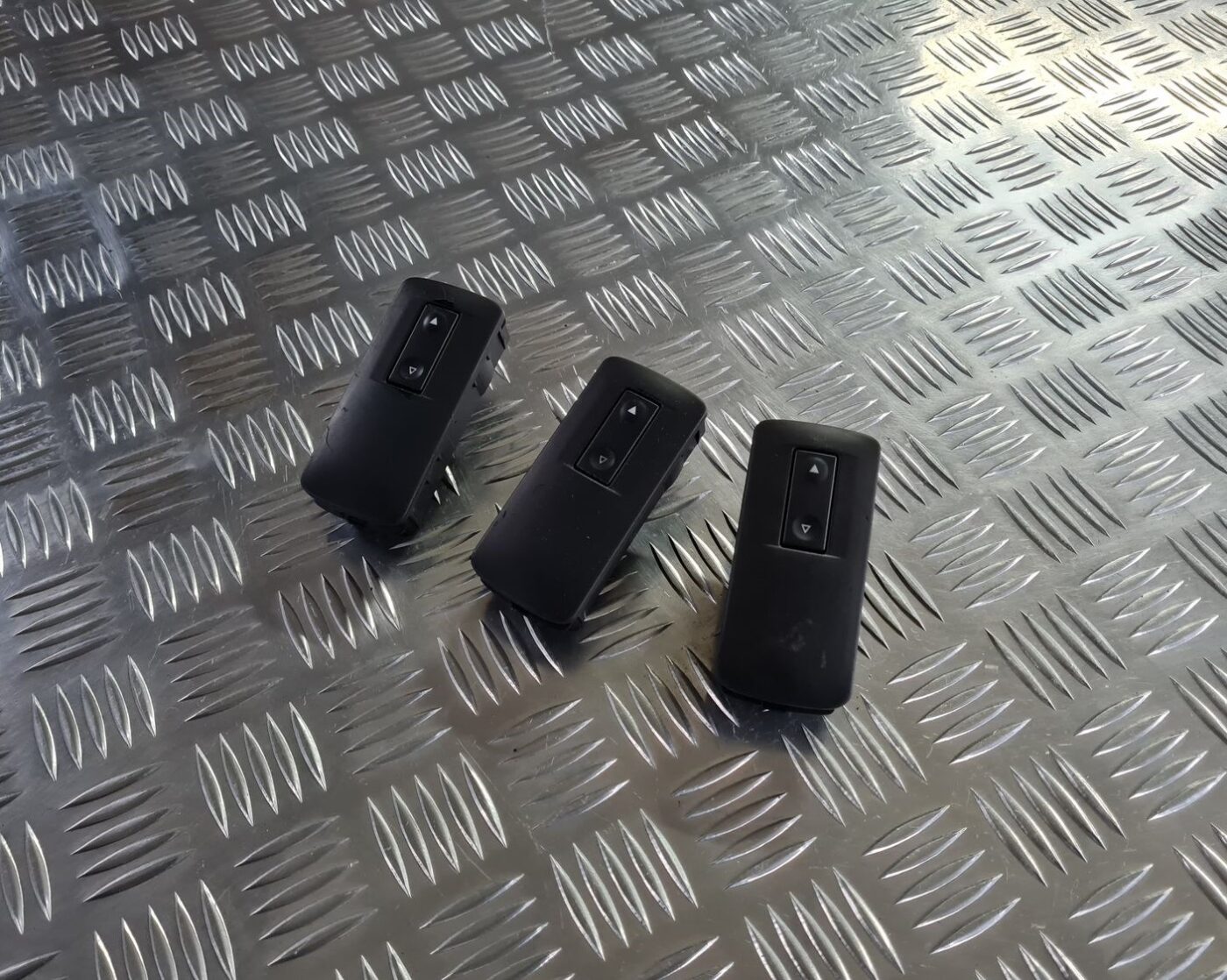 Stikla pacelšanas poga priekš OPEL VECTRA C 2008 1 Stikla pacelšanas poga priekš OPEL VECTRA C 2008