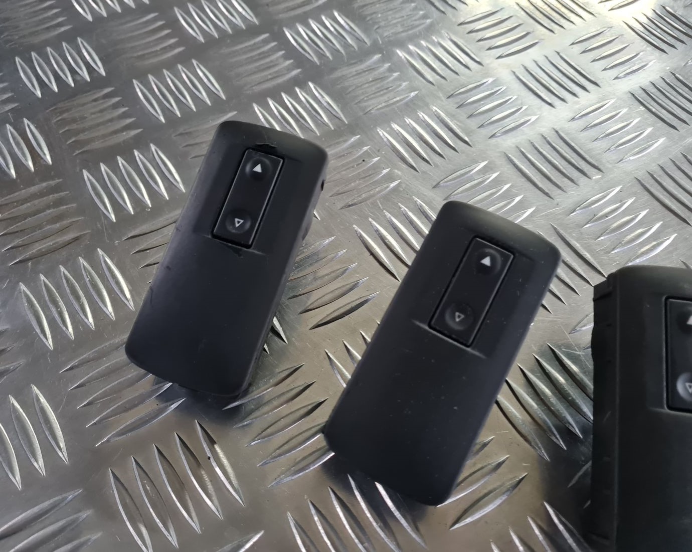 Stikla pacelšanas poga priekš OPEL VECTRA C 2008 2 Stikla pacelšanas poga priekš OPEL VECTRA C 2008