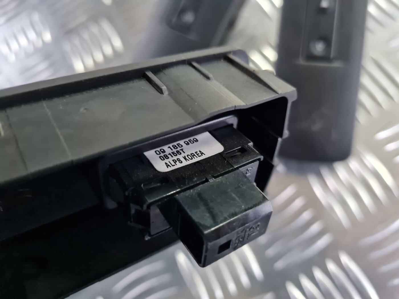 Stikla pacelšanas poga priekš OPEL VECTRA C 2008 3 Stikla pacelšanas poga priekš OPEL VECTRA C 2008