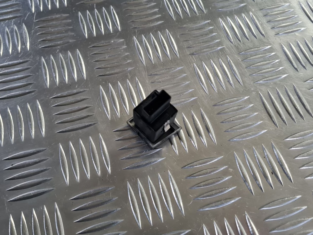 Parkošanās devēju poga priekš OPEL VECTRA C 2008 3 Parkošanās devēju poga priekš OPEL VECTRA C 2008