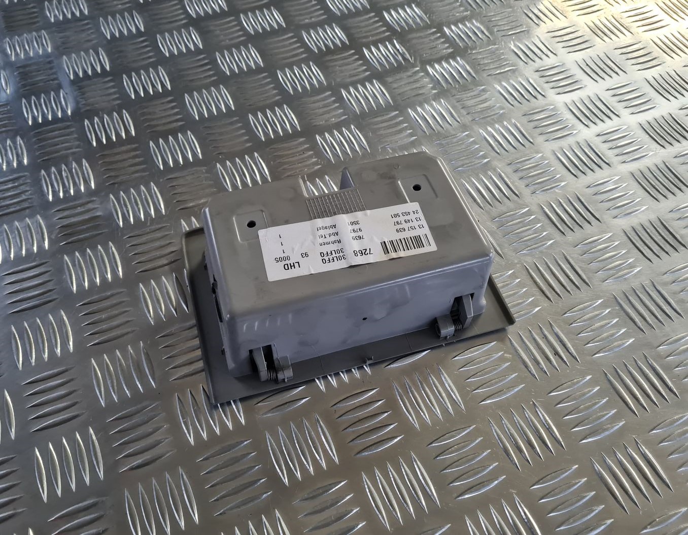 Briļļu uzglabāšanas nodalījums priekš OPEL VECTRA C 2008 3 Briļļu uzglabāšanas nodalījums priekš OPEL VECTRA C 2008