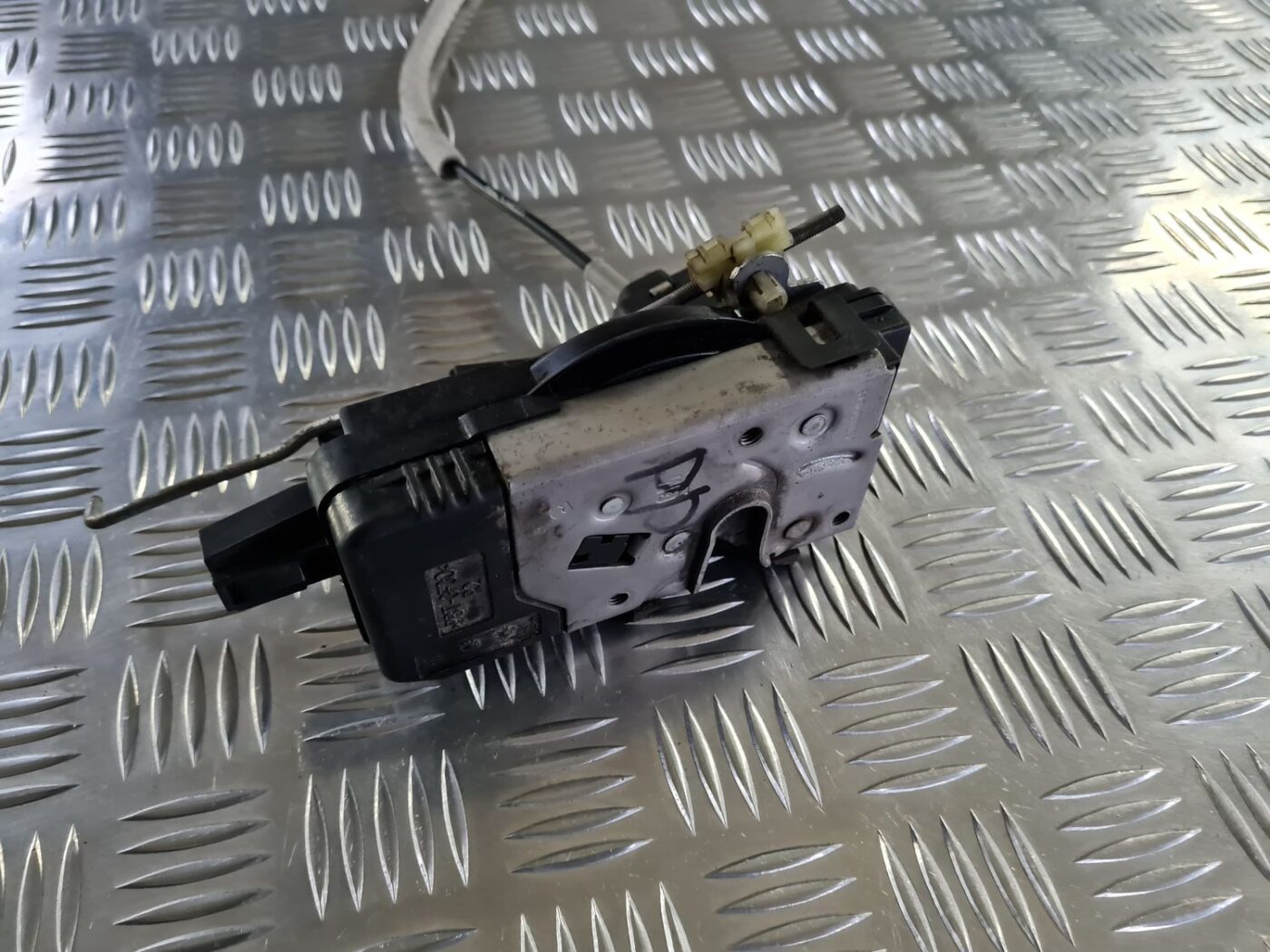 Priekšējo labo durvju slēdzene priekš OPEL VECTRA C 2008 2 Priekšējo labo durvju slēdzene priekš OPEL VECTRA C 2008