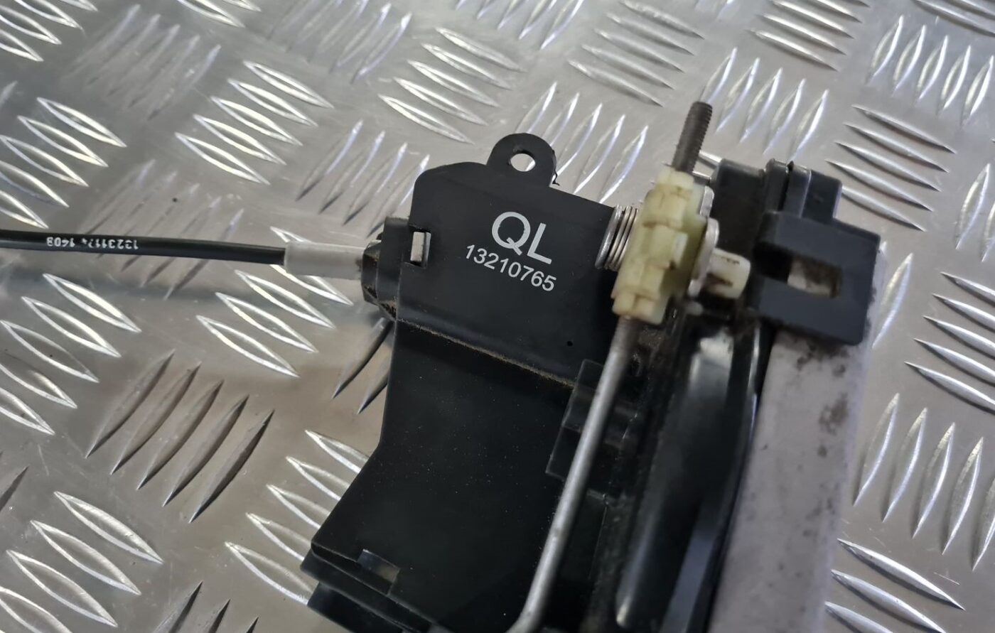 Priekšējo labo durvju slēdzene priekš OPEL VECTRA C 2008 4 Priekšējo labo durvju slēdzene priekš OPEL VECTRA C 2008