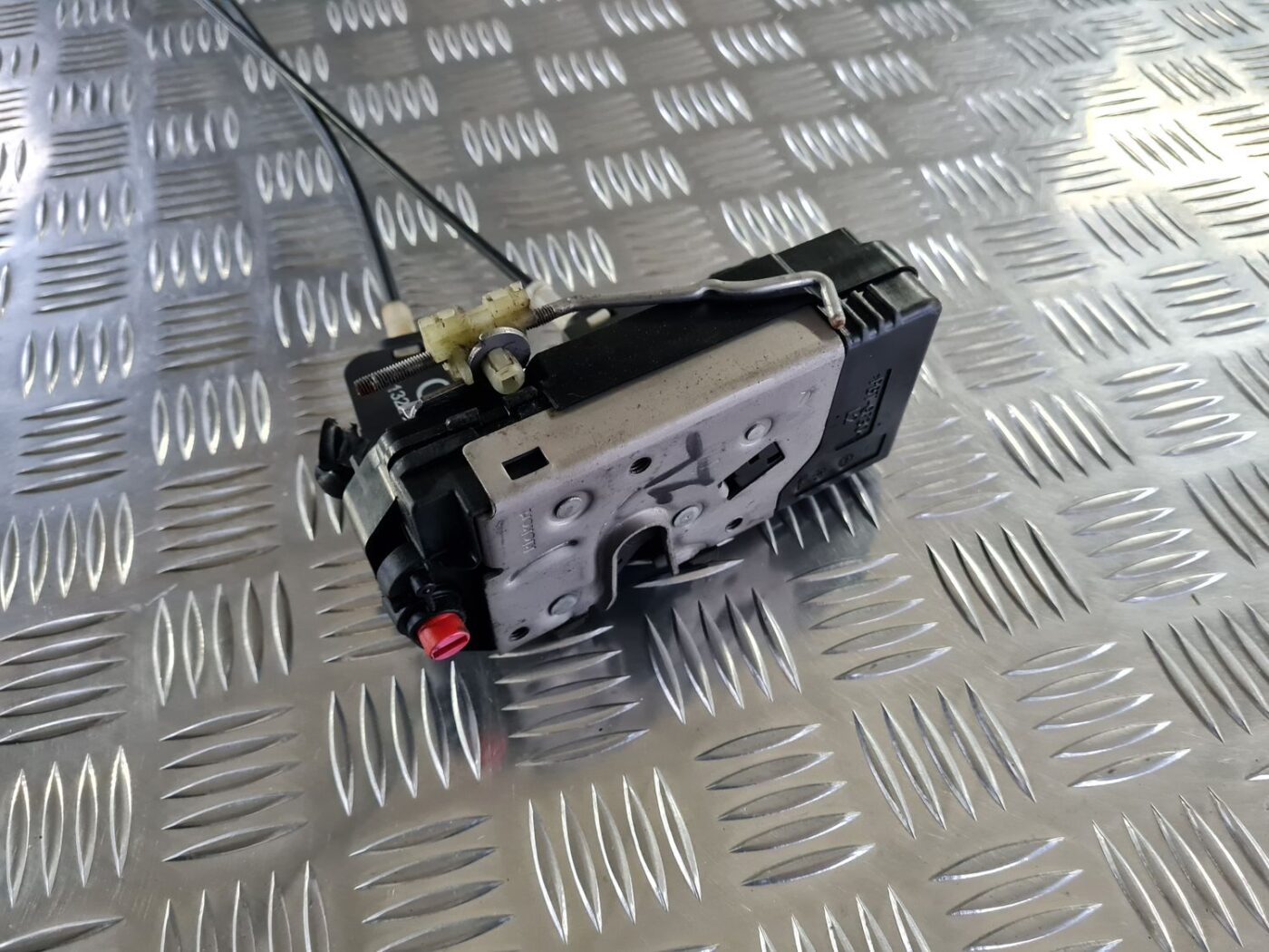 Aizmugurējo kreiso durvju slēdzene priekš OPEL VECTRA C 2008 4 Aizmugurējo kreiso durvju slēdzene priekš OPEL VECTRA C 2008