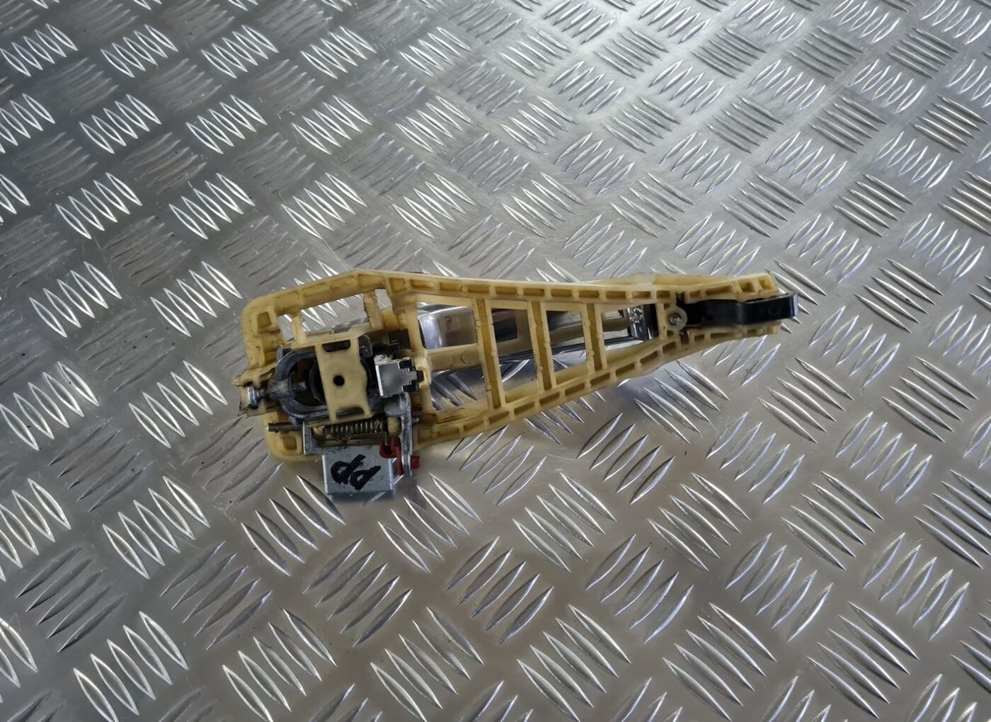 Priekšējāis labais durvju rokturis priekš OPEL VECTRA C 2008 2 Priekšējāis labais durvju rokturis priekš OPEL VECTRA C 2008