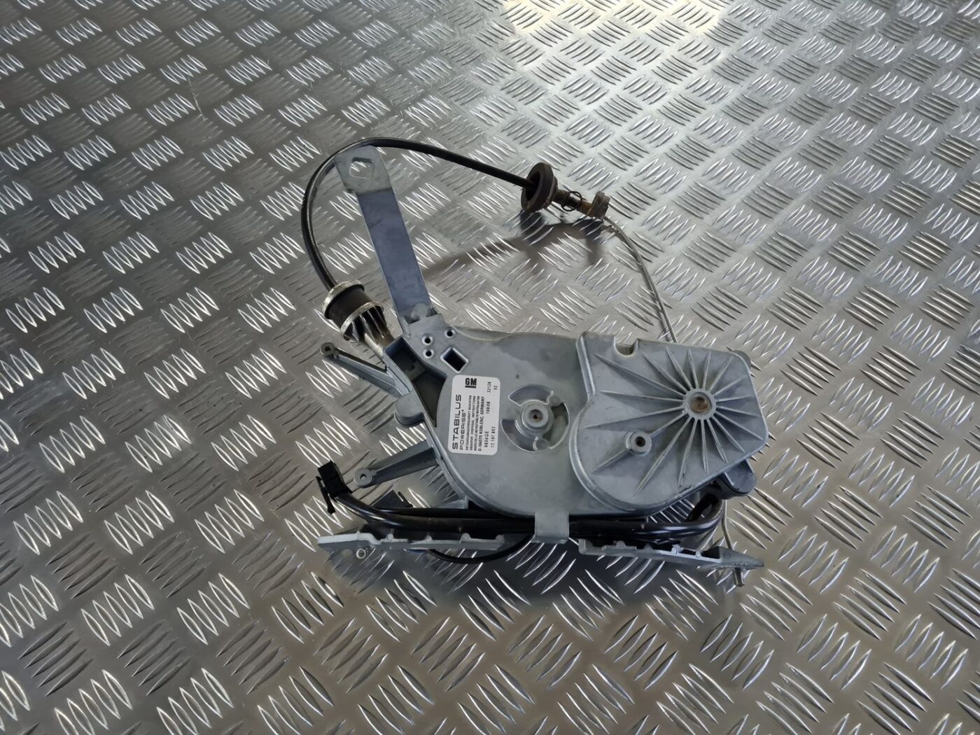 Bagažnieka vāka pacelšanas mehānisms priekš OPEL VECTRA C 2008 6 Bagažnieka vāka pacelšanas mehānisms priekš OPEL VECTRA C 2008