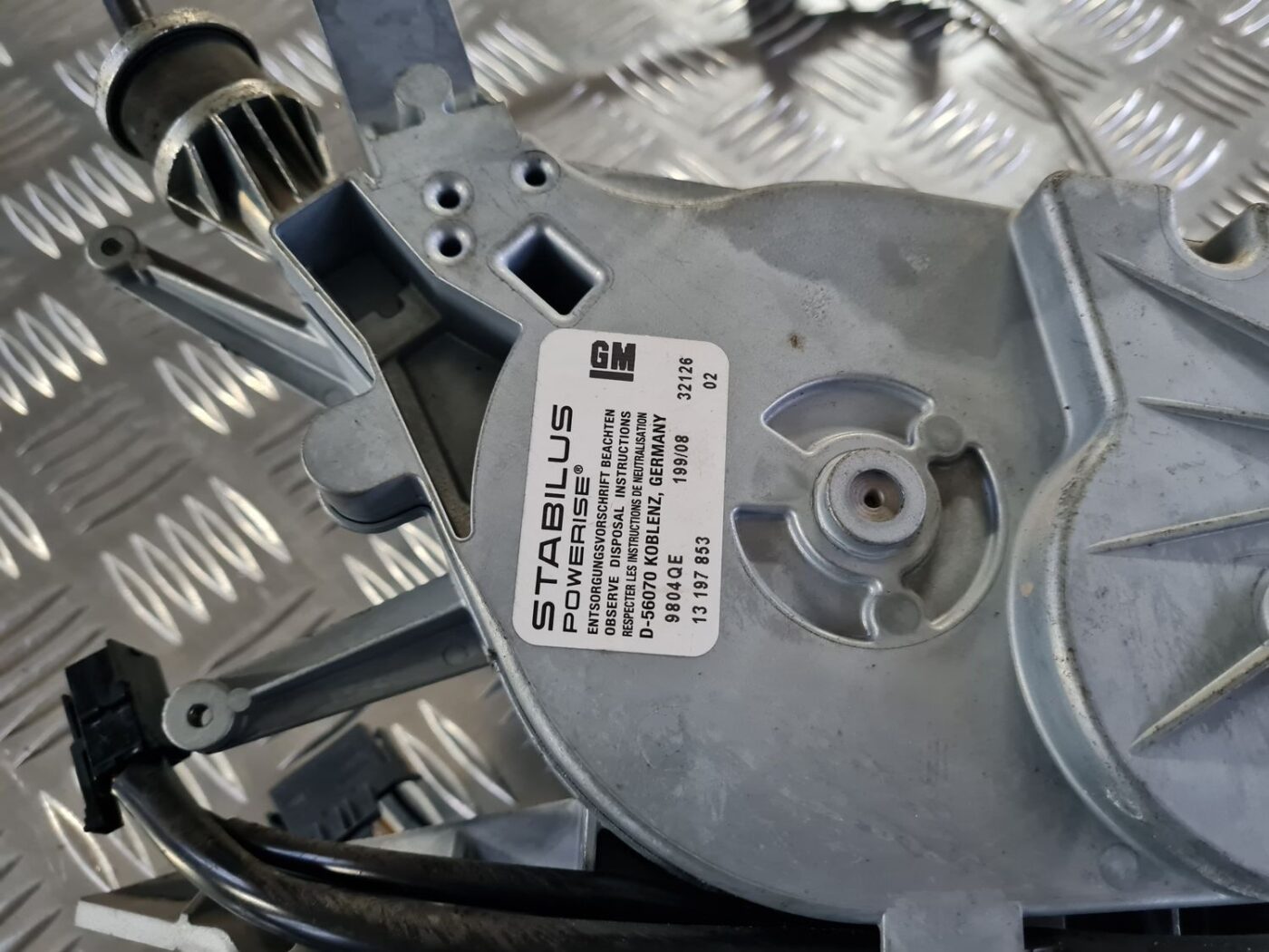 Bagažnieka vāka pacelšanas mehānisms priekš OPEL VECTRA C 2008 5 Bagažnieka vāka pacelšanas mehānisms priekš OPEL VECTRA C 2008