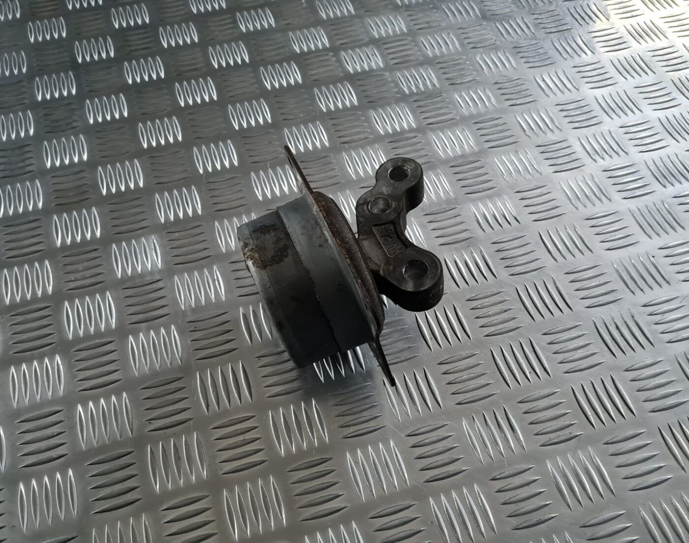 Dzinēja spilvens priekš OPEL VECTRA C 2008 1 Dzinēja spilvens priekš OPEL VECTRA C 2008