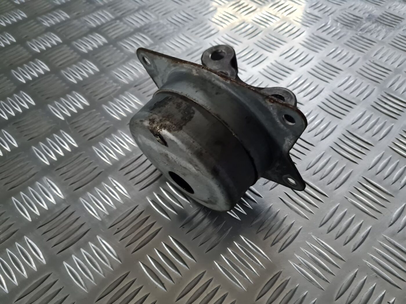 Dzinēja spilvens priekš OPEL VECTRA C 2008 2 Dzinēja spilvens priekš OPEL VECTRA C 2008