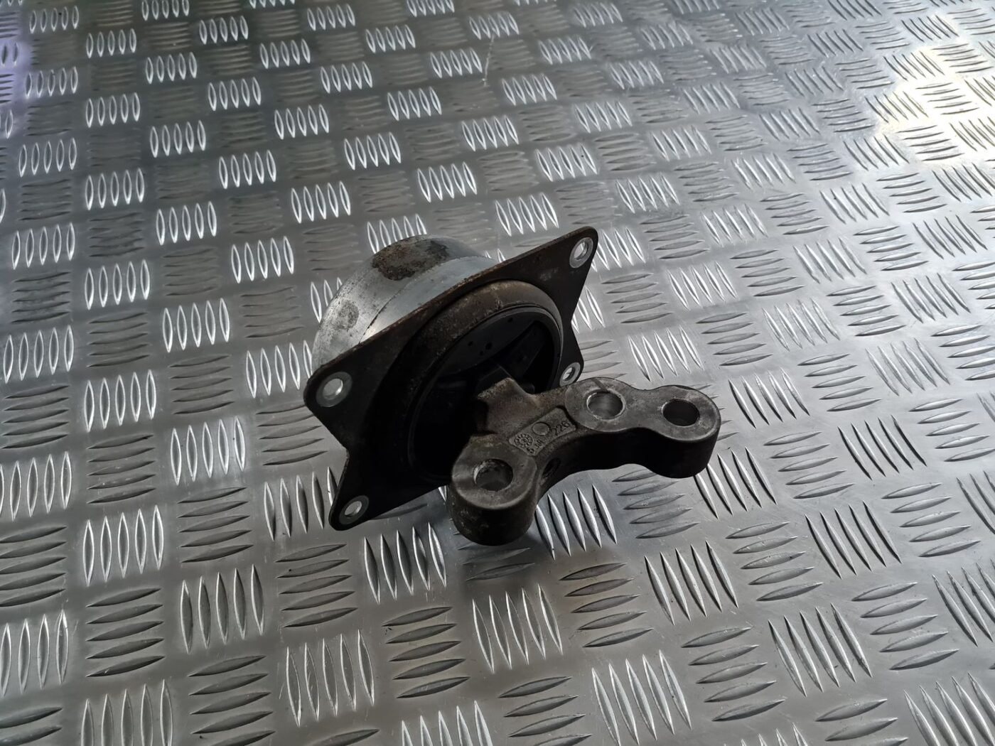 Dzinēja spilvens priekš OPEL VECTRA C 2008 6 Dzinēja spilvens priekš OPEL VECTRA C 2008