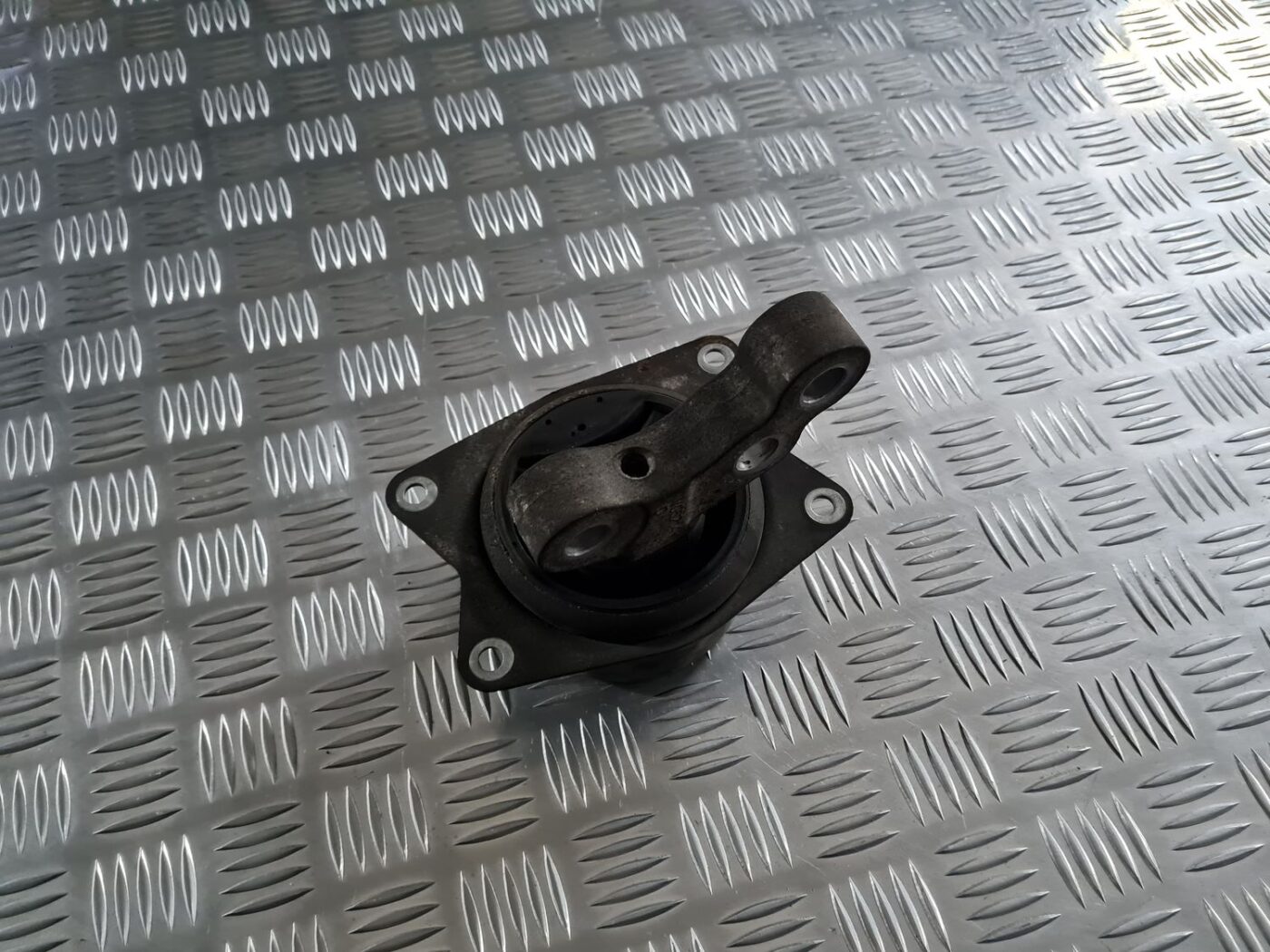 Dzinēja spilvens priekš OPEL VECTRA C 2008 5 Dzinēja spilvens priekš OPEL VECTRA C 2008