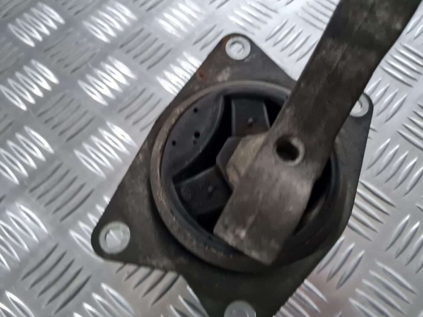 Dzinēja spilvens priekš OPEL VECTRA C 2008 4 Dzinēja spilvens priekš OPEL VECTRA C 2008