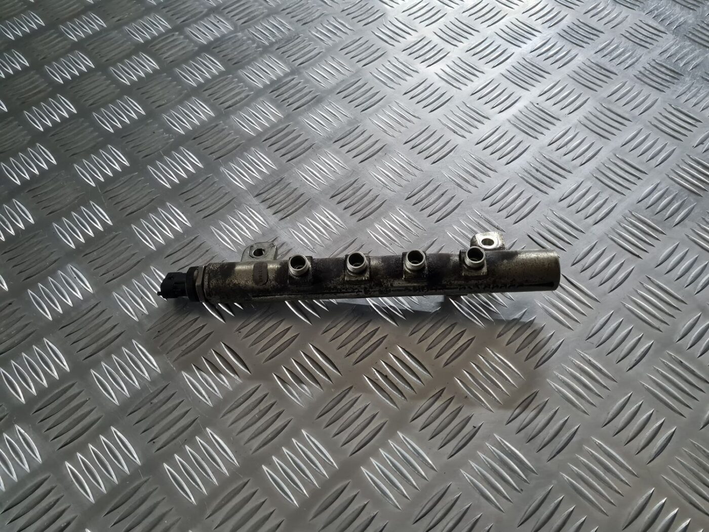 Degvielas sadales caurule priekš OPEL VECTRA C 2008 1 Degvielas sadales caurule priekš OPEL VECTRA C 2008