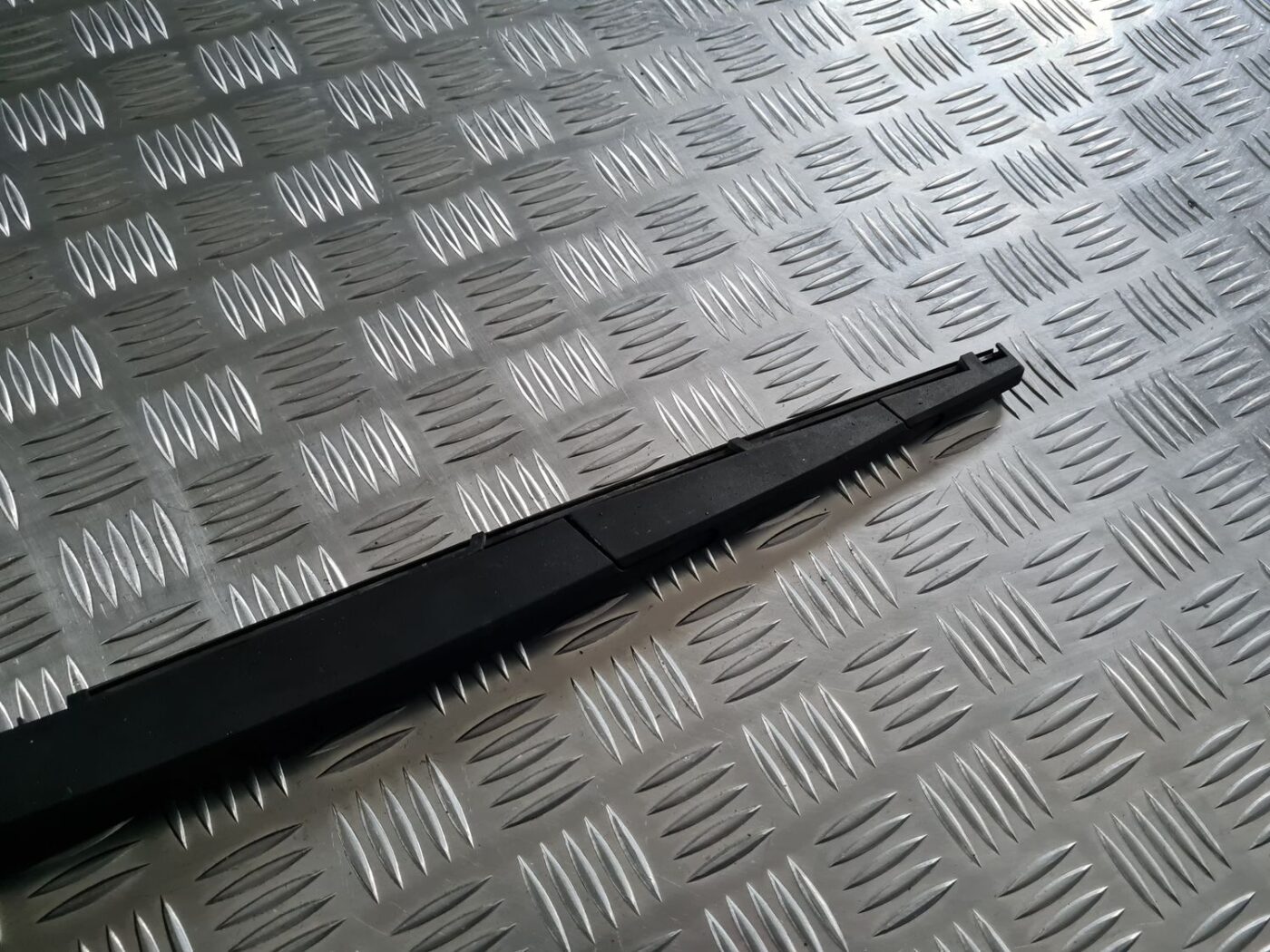 Aizmugurējā loga tīrītāja slotiņa priekš OPEL VECTRA C 2008 4 Aizmugurējā loga tīrītāja slotiņa priekš OPEL VECTRA C 2008