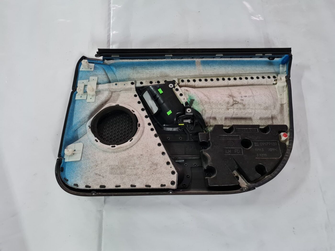 Priekšējo kreiso durvju apdare priekš OPEL VECTRA C 2008 3 Priekšējo kreiso durvju apdare priekš OPEL VECTRA C 2008