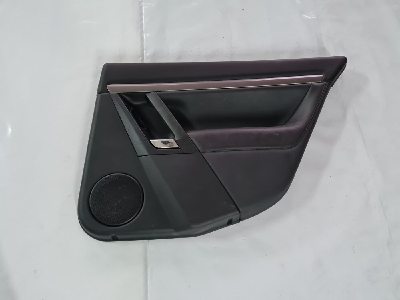 Aizmugurējo labo durvju apdare priekš OPEL VECTRA C 2008 1 Aizmugurējo labo durvju apdare priekš OPEL VECTRA C 2008