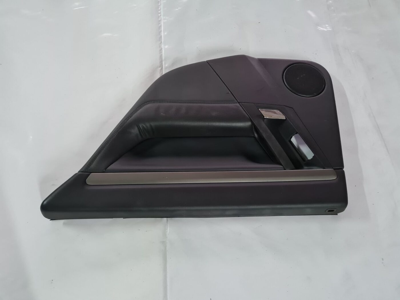 Aizmugurējo labo durvju apdare priekš OPEL VECTRA C 2008 2 Aizmugurējo labo durvju apdare priekš OPEL VECTRA C 2008