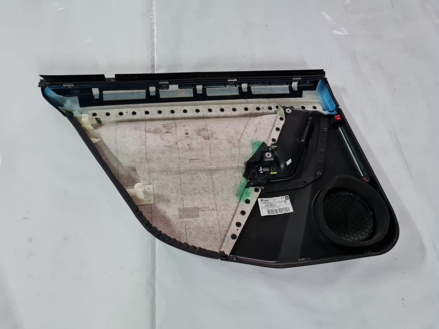 Aizmugurējo labo durvju apdare priekš OPEL VECTRA C 2008 3 Aizmugurējo labo durvju apdare priekš OPEL VECTRA C 2008