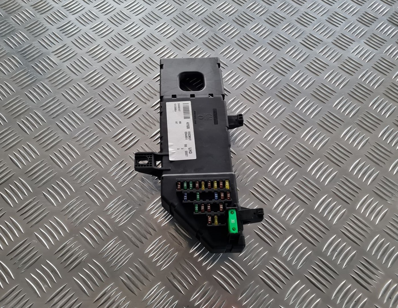 Drošinātāju bloks priekš OPEL VECTRA C 2002 5 Drošinātāju bloks priekš OPEL VECTRA C 2002