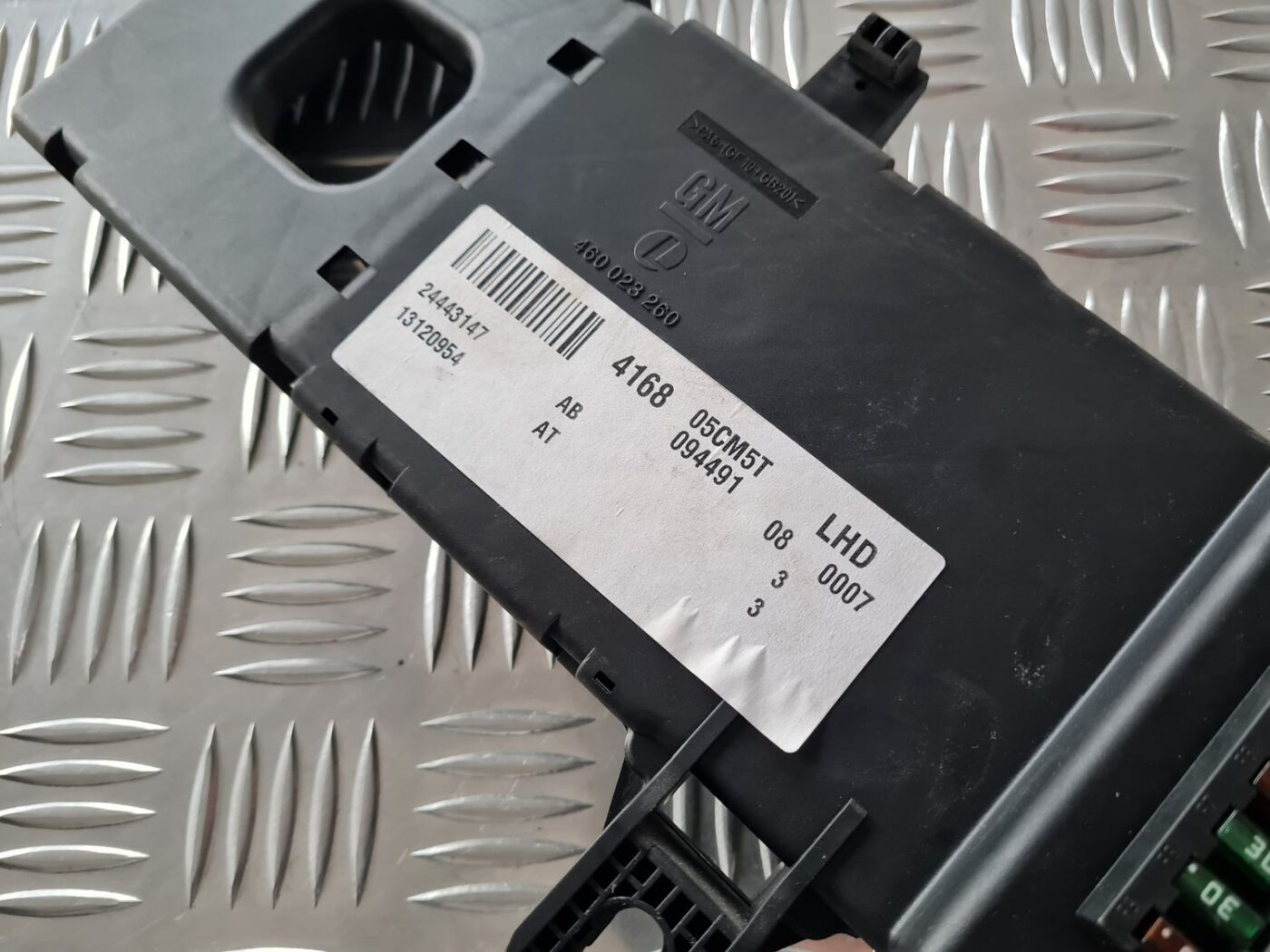 Drošinātāju bloks priekš OPEL VECTRA C 2002 4 Drošinātāju bloks priekš OPEL VECTRA C 2002