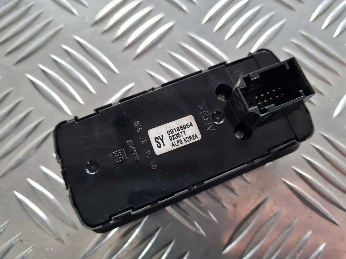 Šofera durvju slēdža pogas priekš OPEL VECTRA C 2002 3 Šofera durvju slēdža pogas priekš OPEL VECTRA C 2002