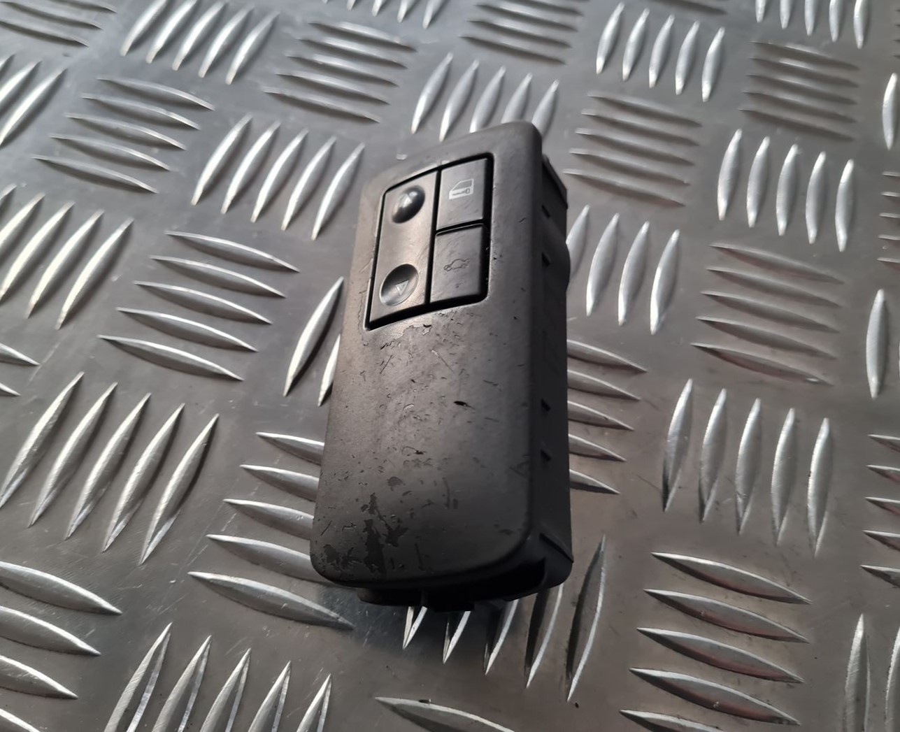 Pasažiera durvju slēdža pogas priekš OPEL VECTRA C 2002 2 Pasažiera durvju slēdža pogas priekš OPEL VECTRA C 2002