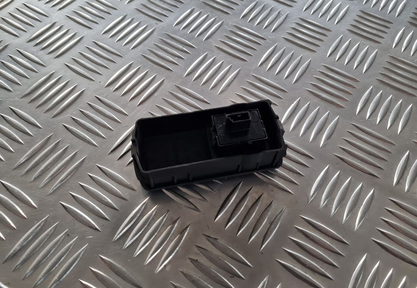 Pasažiera durvju slēdža pogas priekš OPEL VECTRA C 2002 4 Pasažiera durvju slēdža pogas priekš OPEL VECTRA C 2002