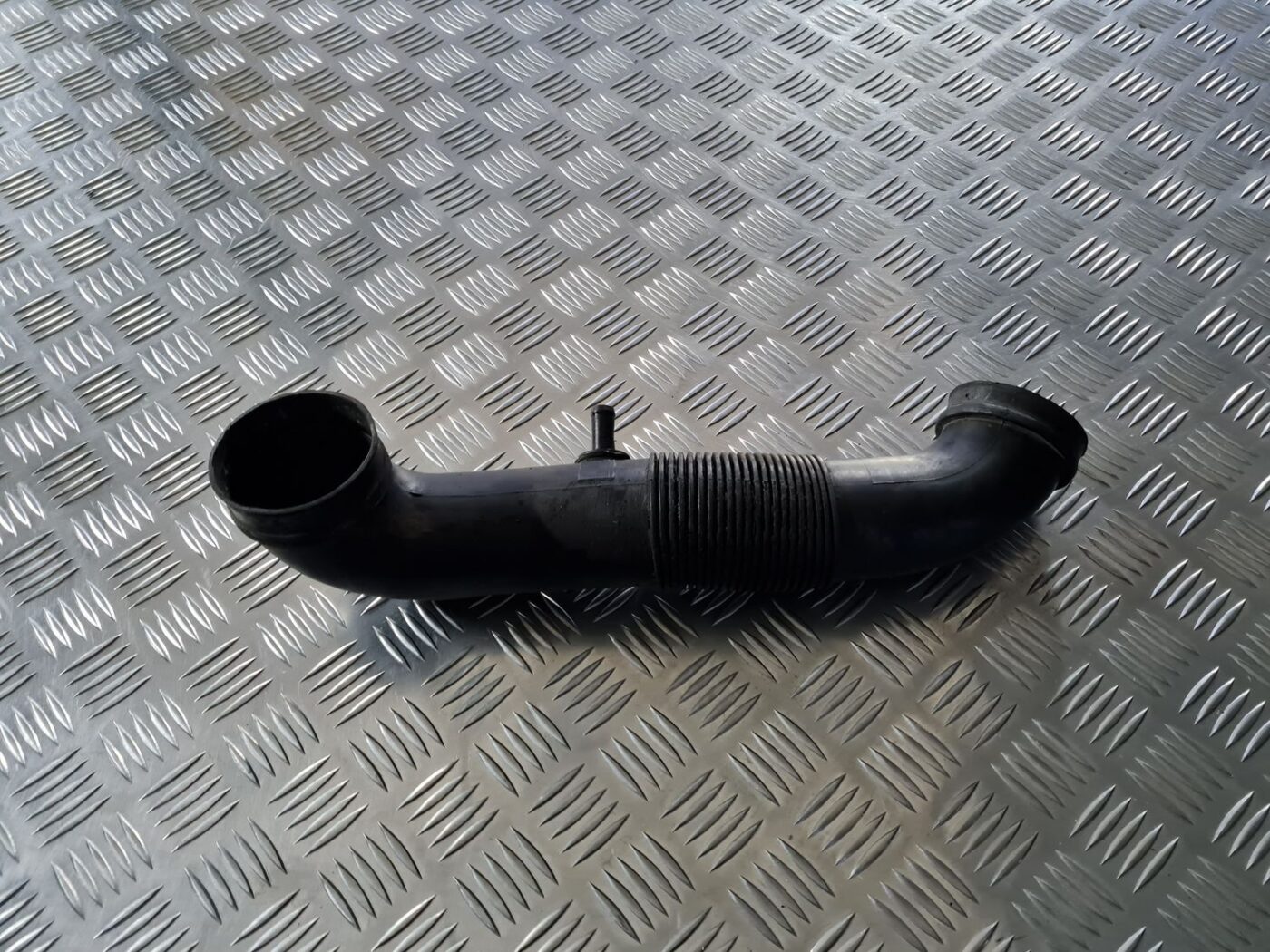 Gaisa filtra korpusa caurule priekš OPEL VECTRA C 2002 1 Gaisa filtra korpusa caurule priekš OPEL VECTRA C 2002