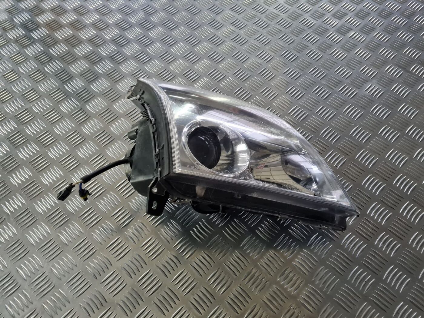 Priekšējais labais lukturis priekš OPEL VECTRA C 2002 12 Priekšējais labais lukturis priekš OPEL VECTRA C 2002