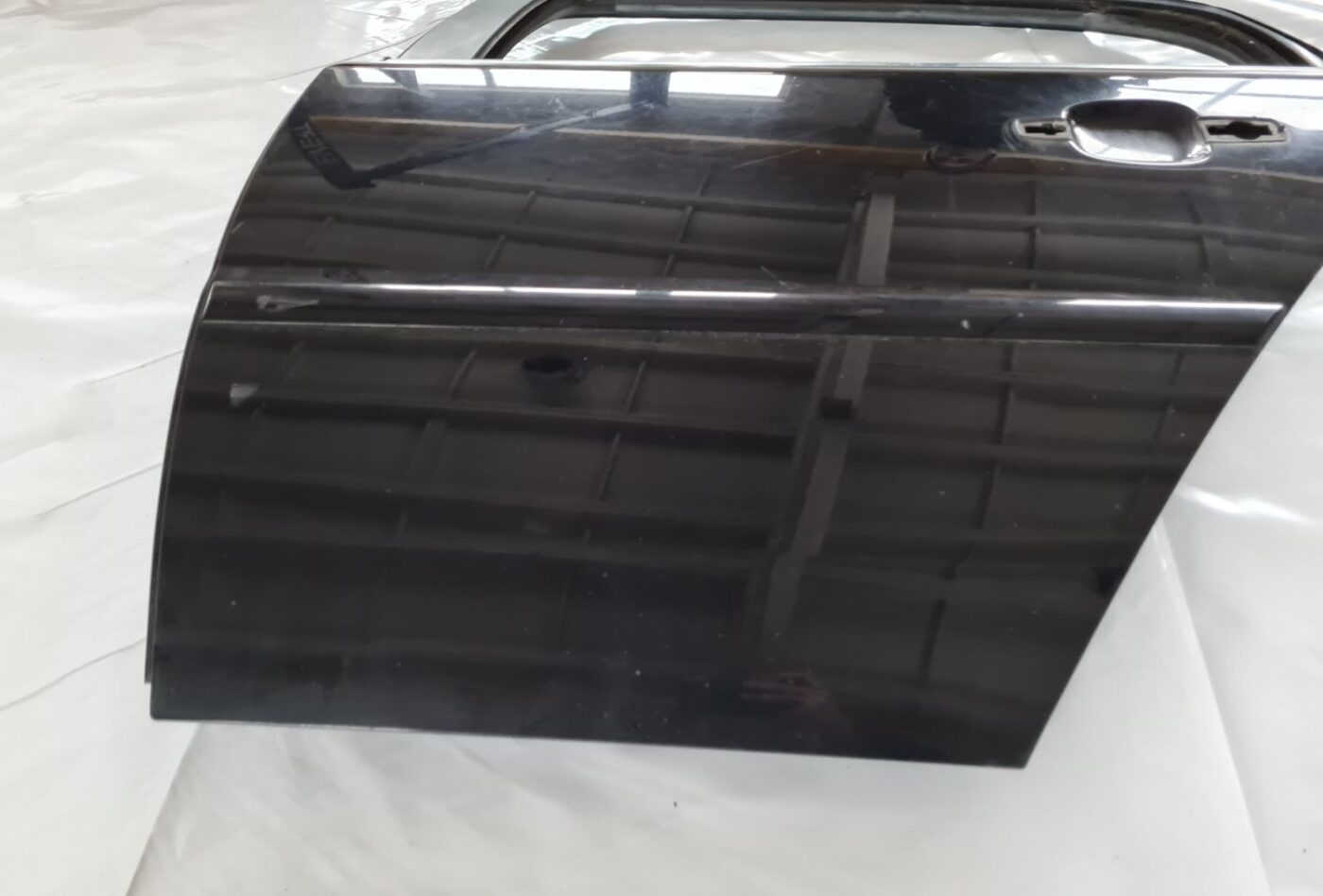 Aizmugurējās kreisās durvis priekš OPEL VECTRA C 2002 2 Aizmugurējās kreisās durvis priekš OPEL VECTRA C 2002