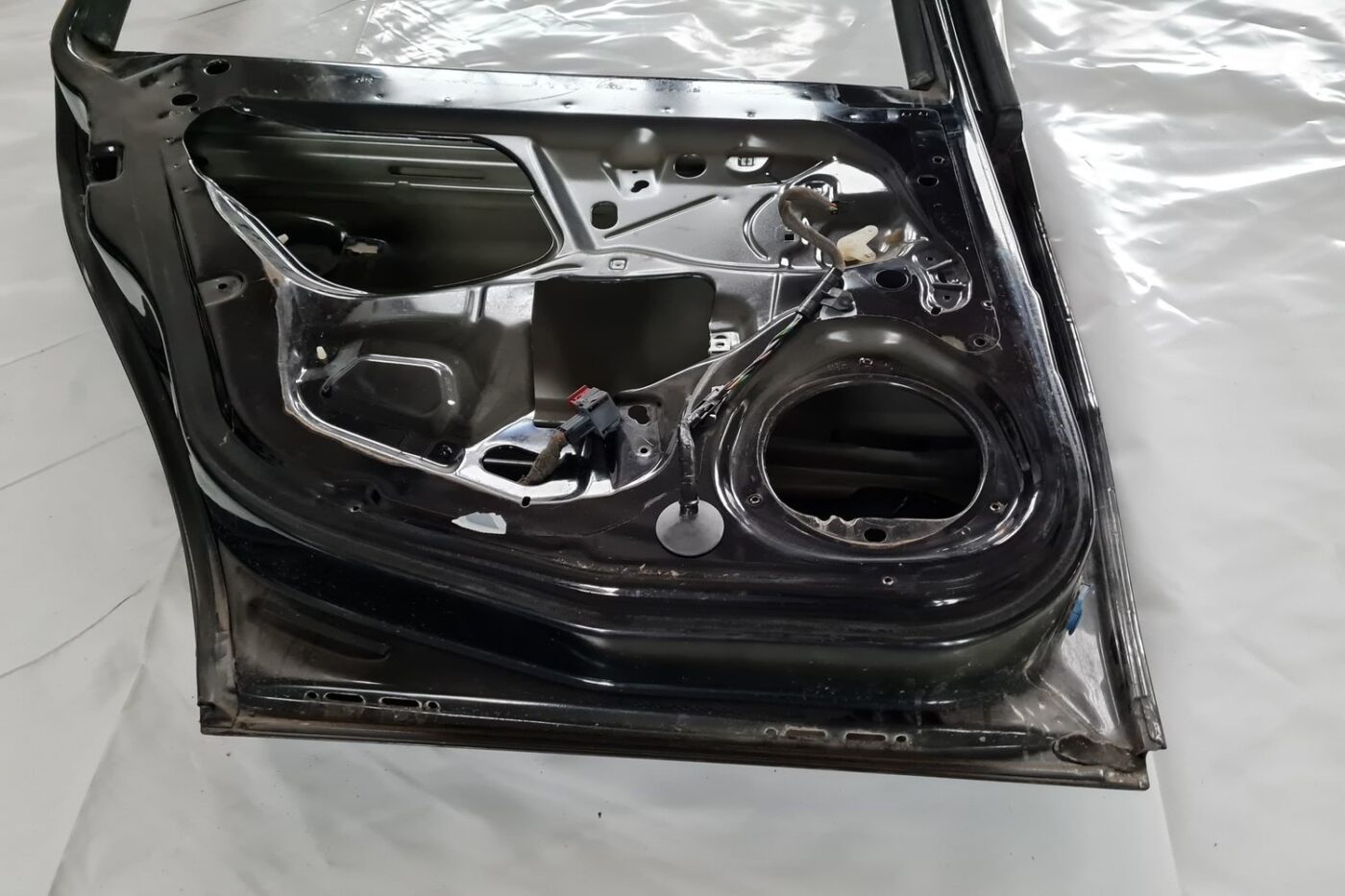 Aizmugurējās kreisās durvis priekš OPEL VECTRA C 2002 4 Aizmugurējās kreisās durvis priekš OPEL VECTRA C 2002