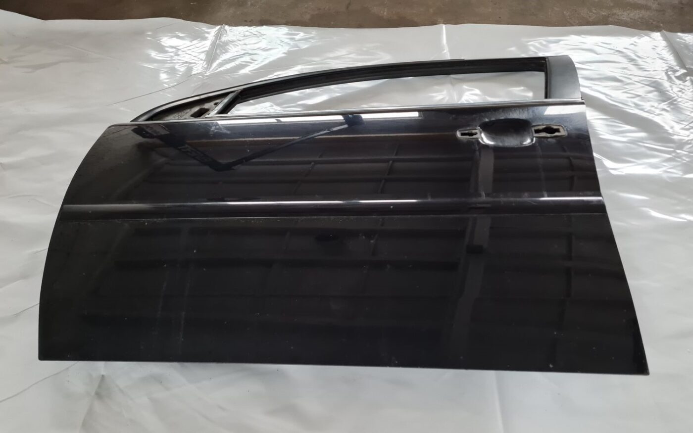 Priekšējās kreisās durvis priekš OPEL VECTRA C 2002 2 Priekšējās kreisās durvis priekš OPEL VECTRA C 2002