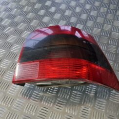 Aizmugurējais labais lukturis priekš VW GOLF IV 1999