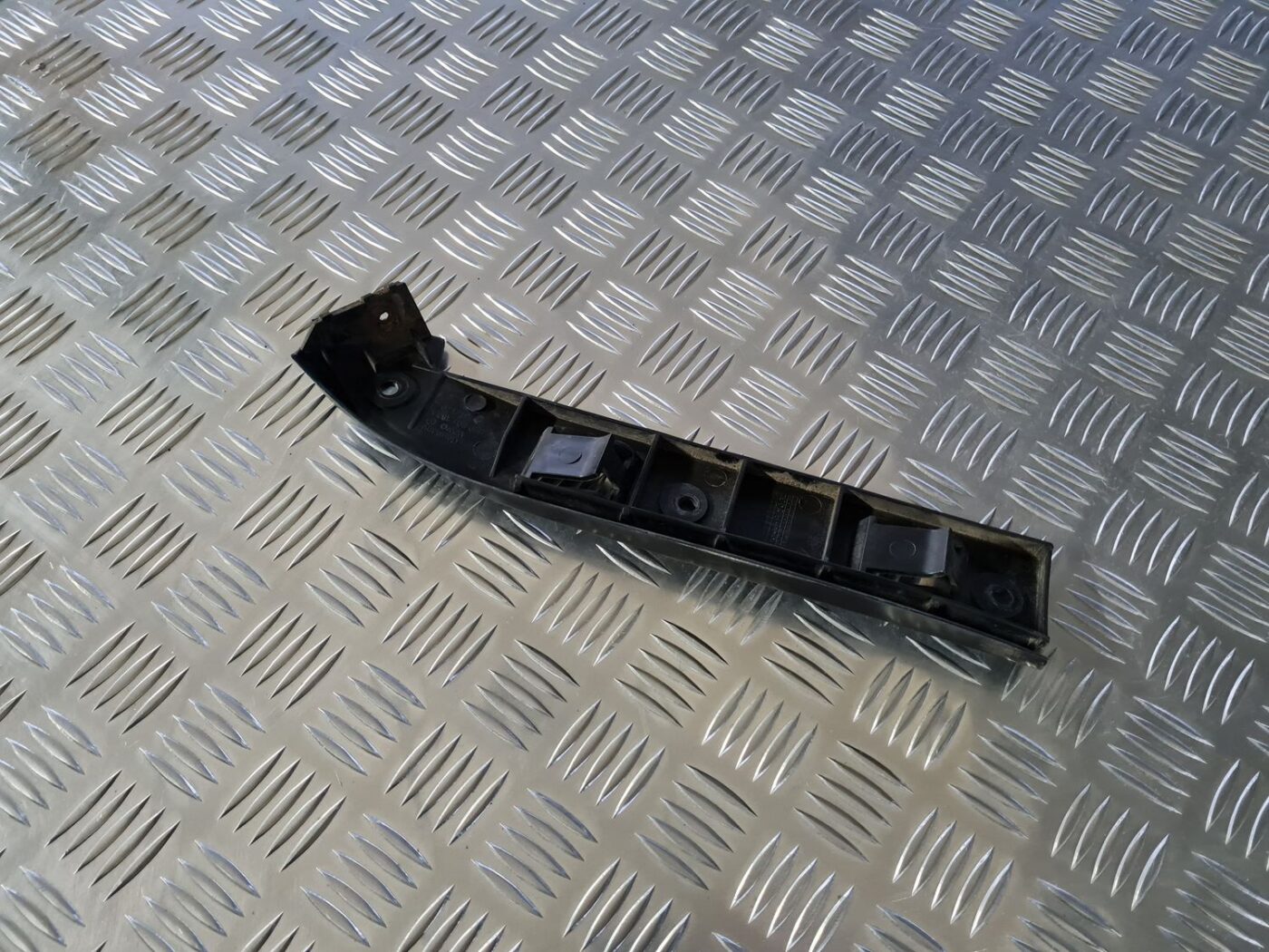 Priekšēja bufera kronšteins priekš VW GOLF IV 1999 3 Priekšēja bufera kronšteins priekš VW GOLF IV 1999