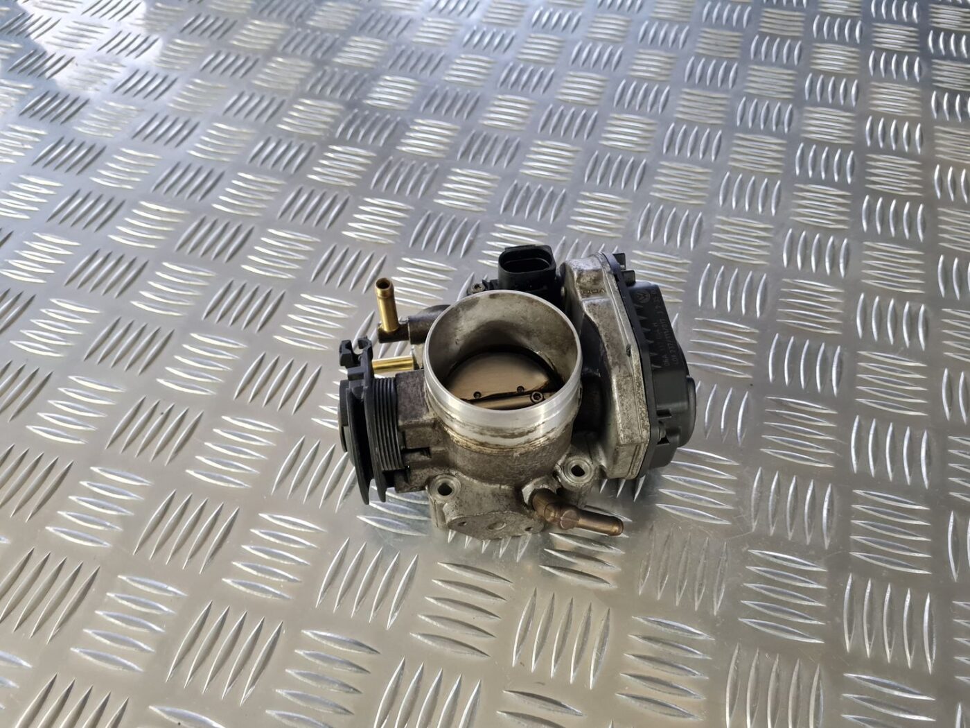 Droseļvārsts priekš VW GOLF IV 1999 1 Droseļvārsts priekš VW GOLF IV 1999