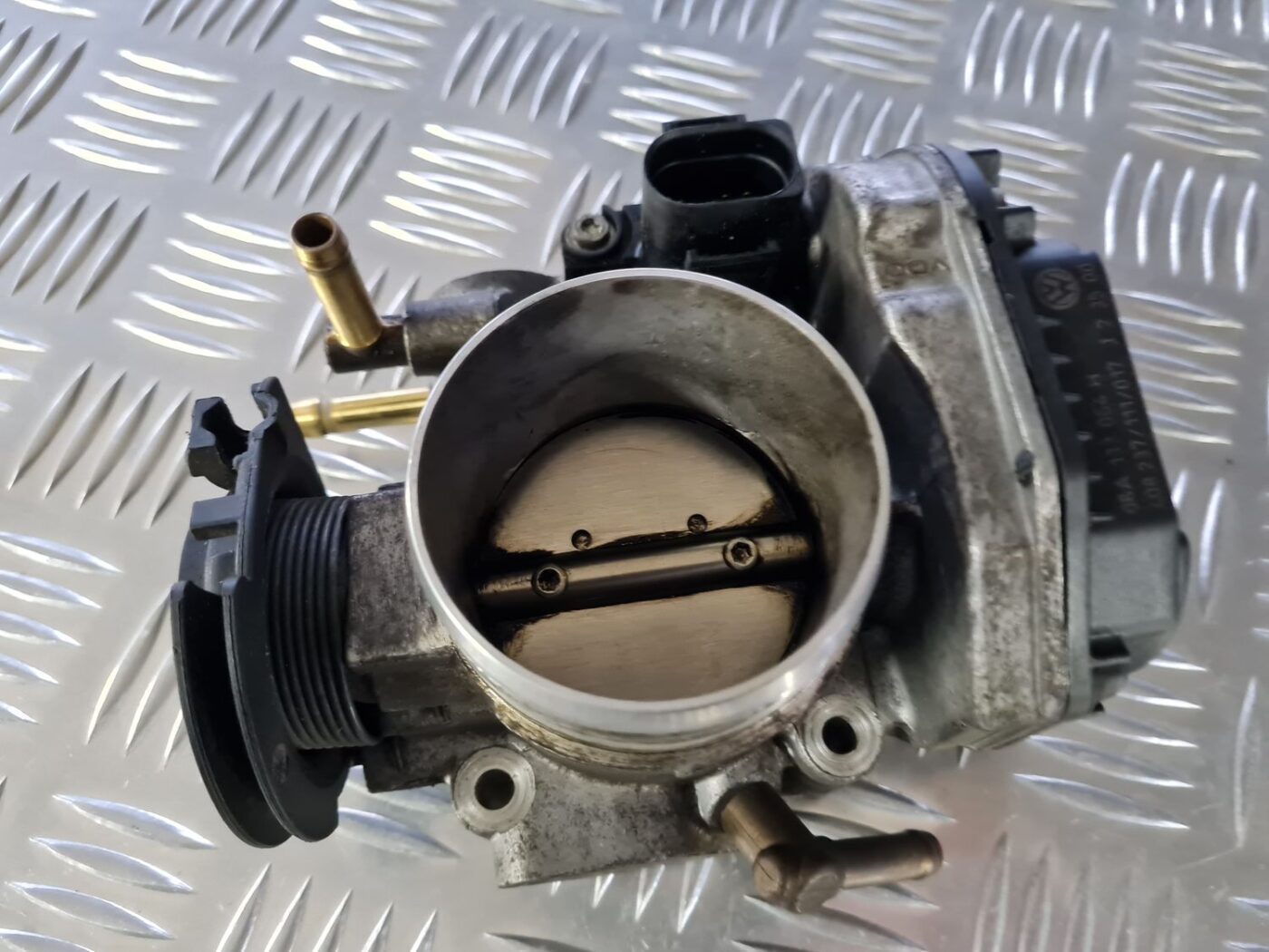 Droseļvārsts priekš VW GOLF IV 1999 2 Droseļvārsts priekš VW GOLF IV 1999