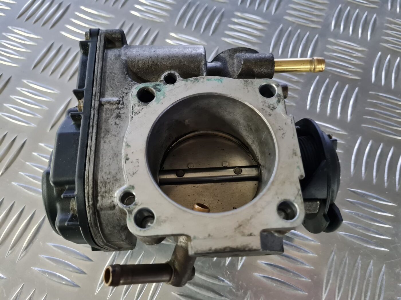 Droseļvārsts priekš VW GOLF IV 1999 4 Droseļvārsts priekš VW GOLF IV 1999