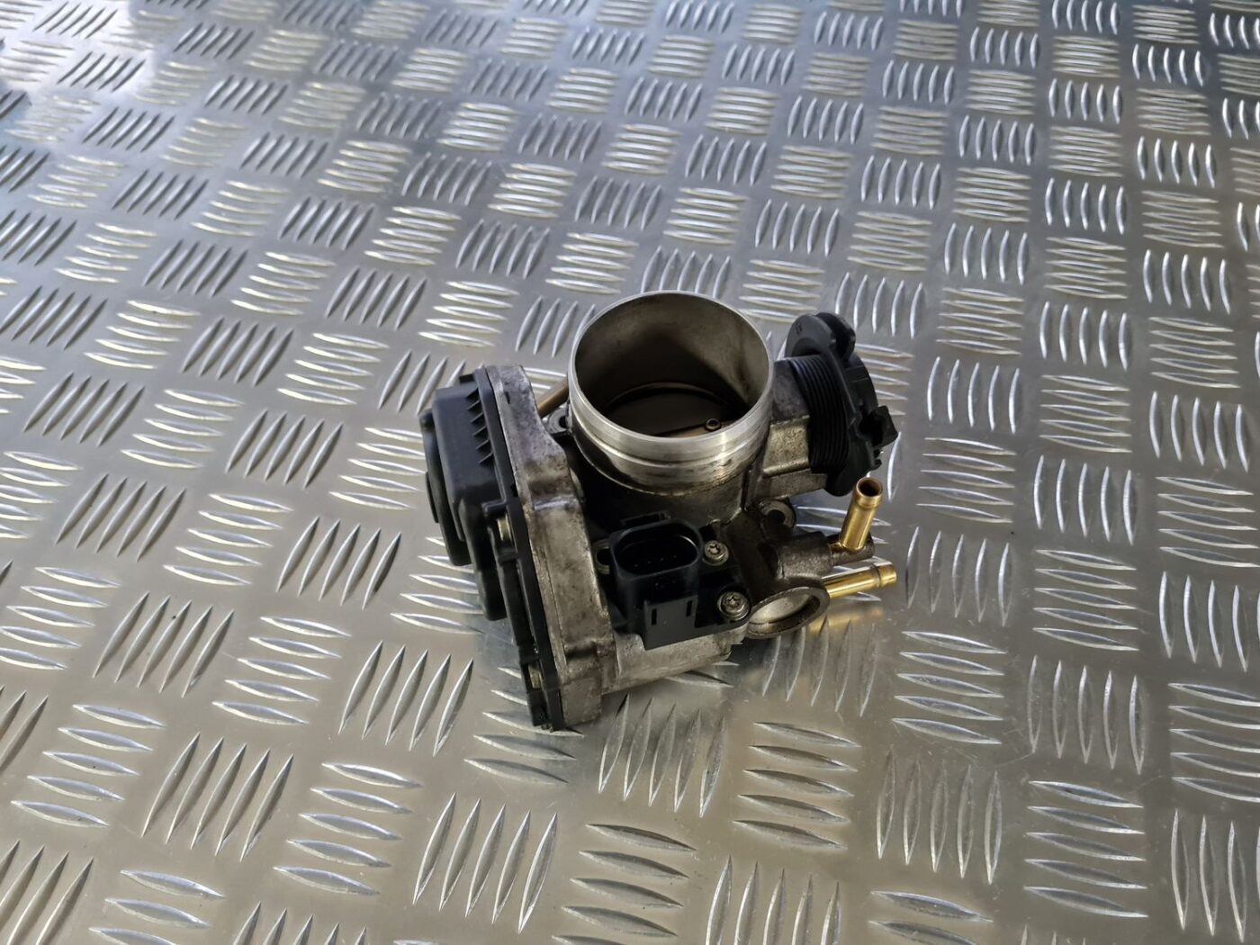 Droseļvārsts priekš VW GOLF IV 1999 3 Droseļvārsts priekš VW GOLF IV 1999